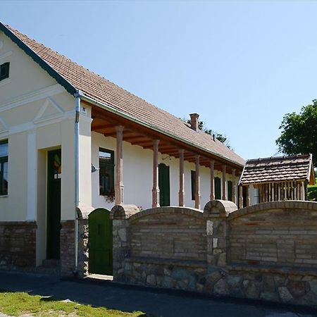 Zengoalja Vendeghaz Hotel Erzsébet Buitenkant foto