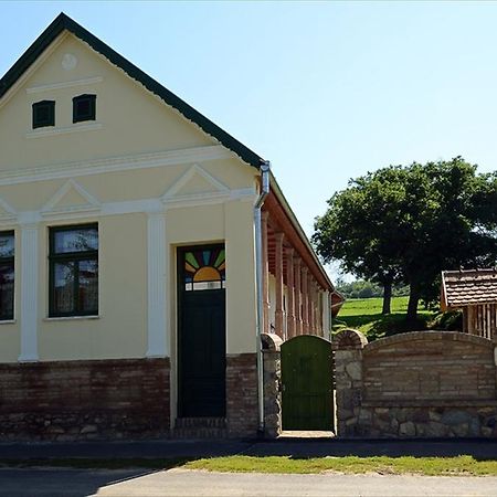 Zengoalja Vendeghaz Hotel Erzsébet Buitenkant foto