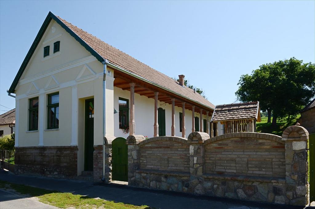 Zengoalja Vendeghaz Hotel Erzsébet Buitenkant foto