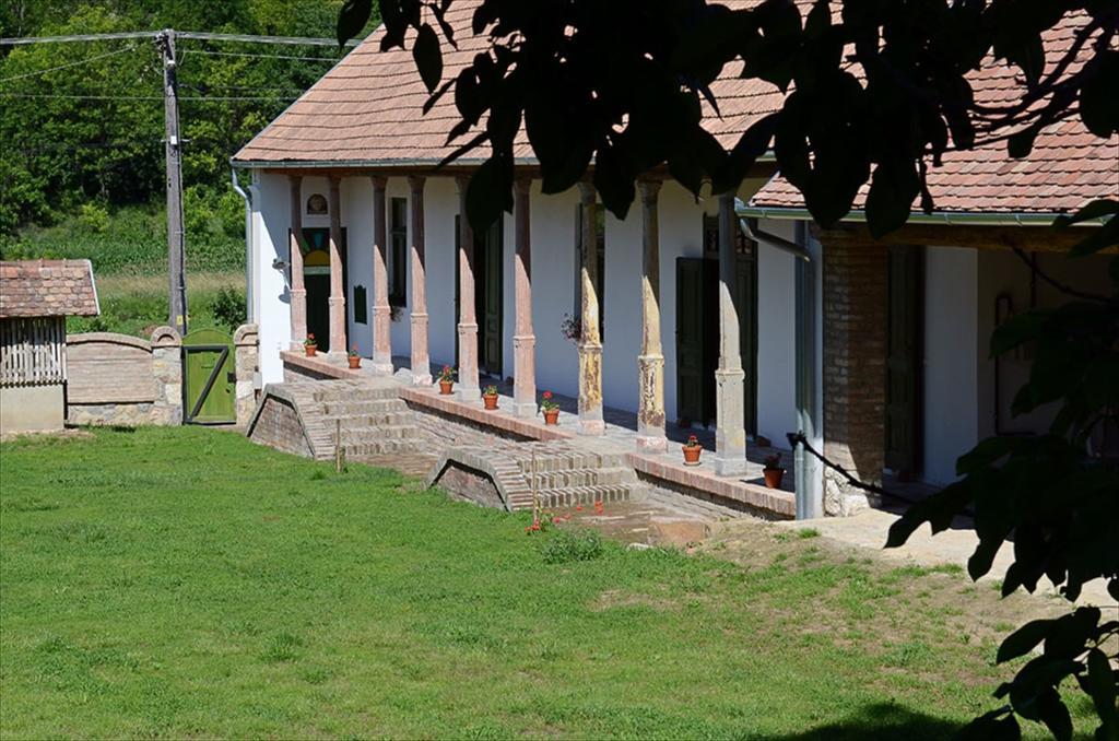Zengoalja Vendeghaz Hotel Erzsébet Buitenkant foto