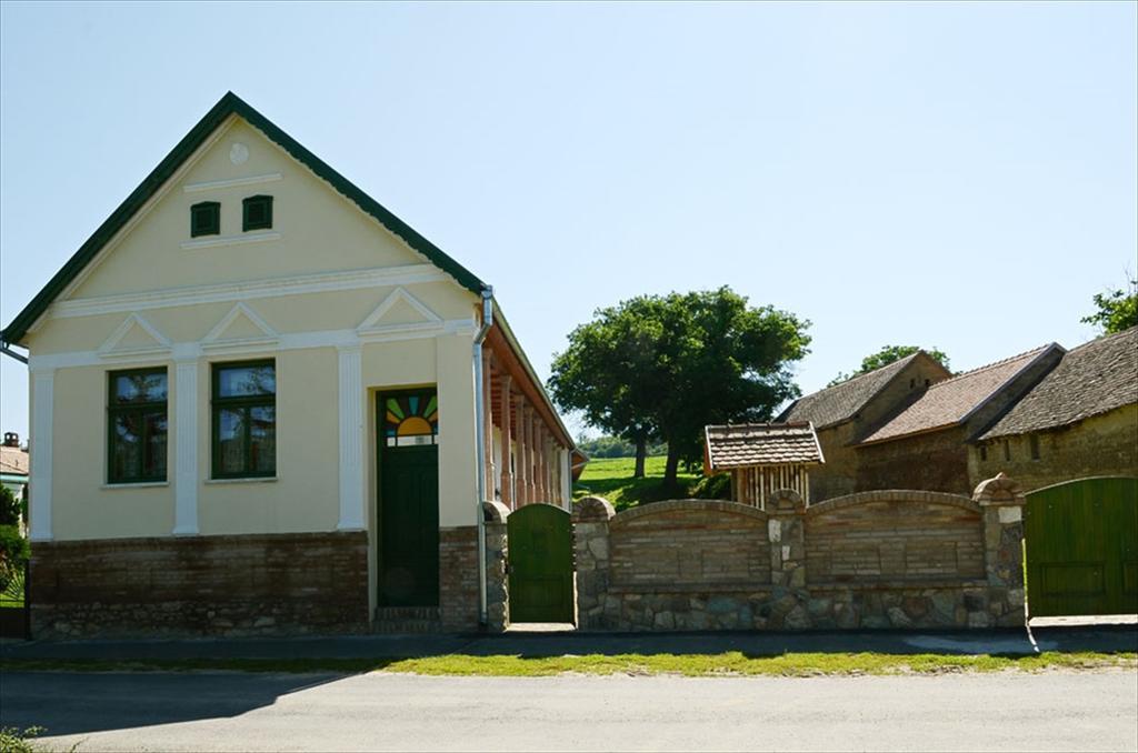 Zengoalja Vendeghaz Hotel Erzsébet Buitenkant foto